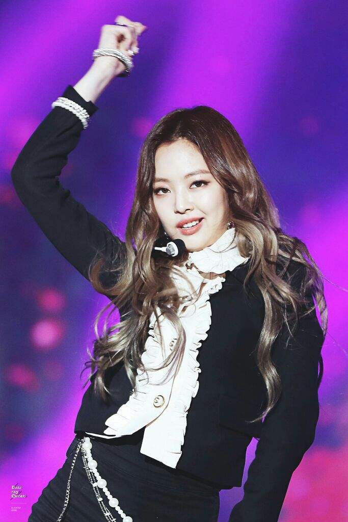 iconickpopfits's tweet photo. 330. BLACKPINK Jennie - Whistle &amp; Playing With Fire SBS Gayo Daejon 161226 : https://t.co/CIuJy87jDF