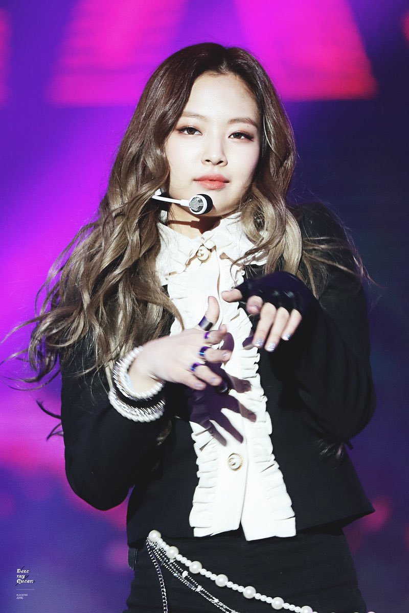 iconickpopfits's tweet photo. 330. BLACKPINK Jennie - Whistle &amp; Playing With Fire SBS Gayo Daejon 161226 : https://t.co/CIuJy87jDF