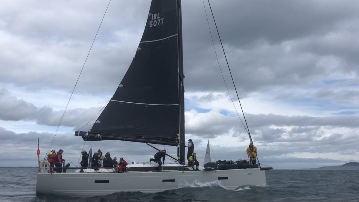 Irish_Sailing's tweet photo. Boat Freya in the #d2d race temporarily suspended racing to rescue a kite surfer who was stranded off the coast of Wicklow. The individual was in the water for over an hour, but is now recovering well after the @ARKLOWRNLI were alerted. 
#irishsailing #sailsmart #watersafety https://t.co/XaukduDGKP