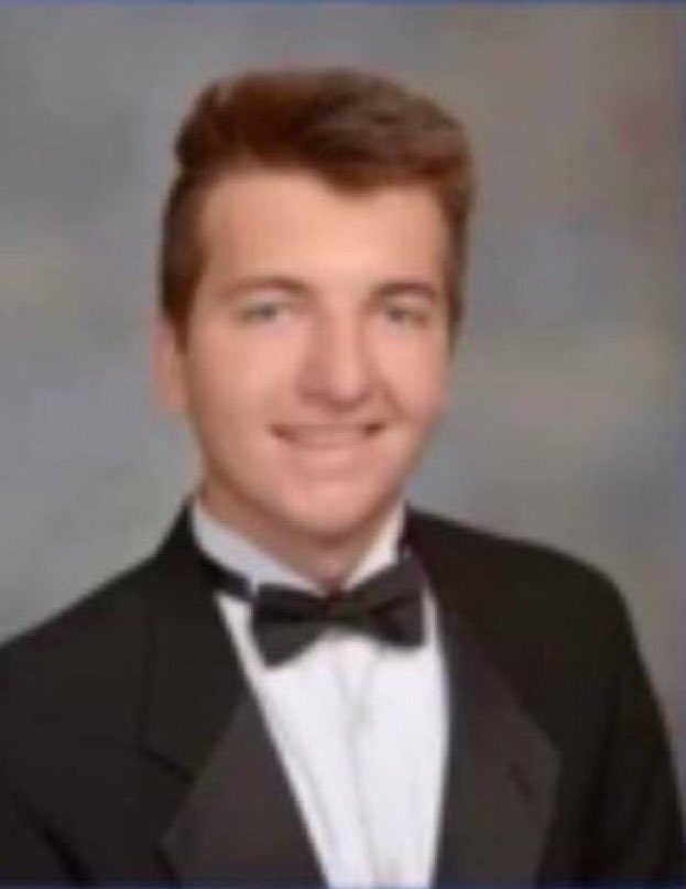 chosoline's tweet image. this is dream? hes ugly as hell omg