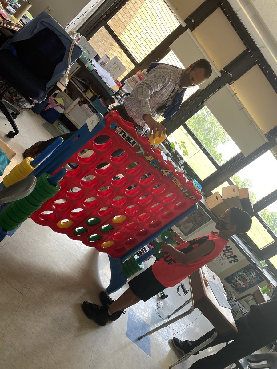 Ms. Burke's Class 🐬 tweet media