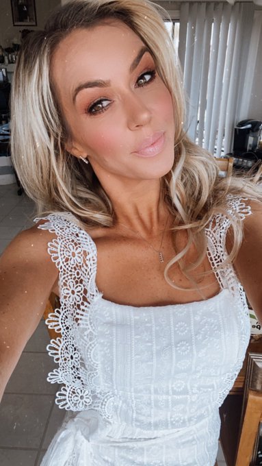 Have a great day y&rsquo;all! 🤍💋 https://t.co/B9dOAGs3uL<a href="/tag/comesee"class="tags"><span>#comesee</span></a>