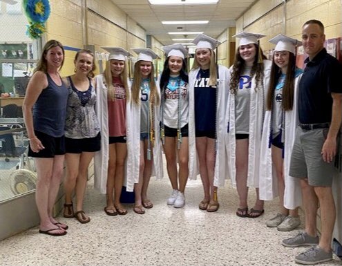 ssdMiller's tweet photo. It was so great to have a surprise visit from some graduating seniors from @SpringfieldSD .  😁 Best wishes to a bright future! I want updates from all of my 2014 buddies! (Disclaimer: fully vaccinated photo- #yayscience!🎉) #SaboldStrong https://t.co/gmc0WyJeKt