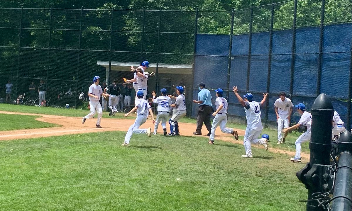 CoalitionNy's tweet photo. ⚾️Both starters deserve👏 Pville's Tom Brown 8ip 13k 125pitches 3h 1er 👍  Bxv's Spencer Dessart 9ip 13k 113 pitches 5h 1er 1bb 💪 Outstanding performances by each, two seniors leaving it all on the field 🇺🇸💯👊 @BronxvilleBase1 @baseball_pville @KDJmedia1 @rayteodora1 https://t.co/H20XBN2PpC