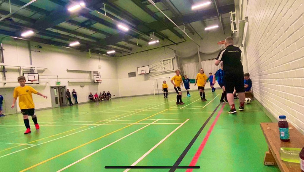 Excellent evening of #Futsal at Clywedog as my @FCUtdofWxm U10's played a very strong <a href="/SCJFCFutsal/">Saughall Colts Futsal</a> U11's in an end to end match. Thank you to <a href="/saughallcolts/">Saughall Colts JFC</a> for coming tonight &amp; good luck next season ⚽️😃🙌