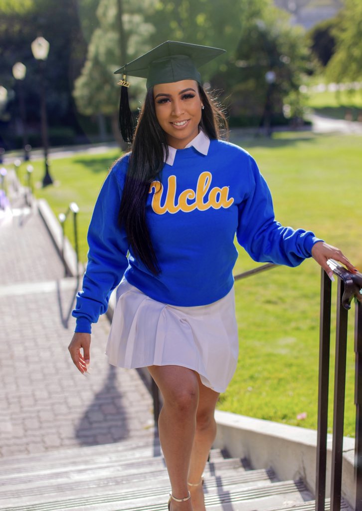 xoxonissa_'s tweet photo. I understood the assignment 👩🏽‍🎓🩺 
3.8 GPA
First generation college student
#1 hospital in California
One of the top nursing schools in America
Survived nursing school in a GLOBAL pandemic ‼️
#NurseNissa #UCLA #GoBruins 🐻💙💛 https://t.co/2ux1fbVlD0
