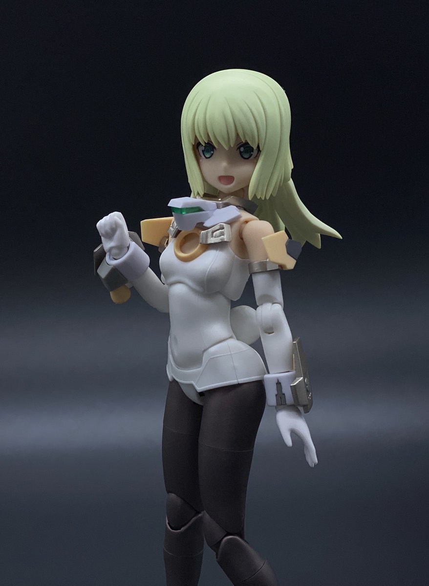 シャル うめちー على تويتر メガミデバイス コラボ バーゼラルド アニメver 完成しました バーゼはめっちゃかわいい 塗装は 髪先だけほんのりグラデ 素体のボディと足はクリスタルカラー ゴールドパーツは金と銀を混ぜて塗装 トップコートはつや消しでしました