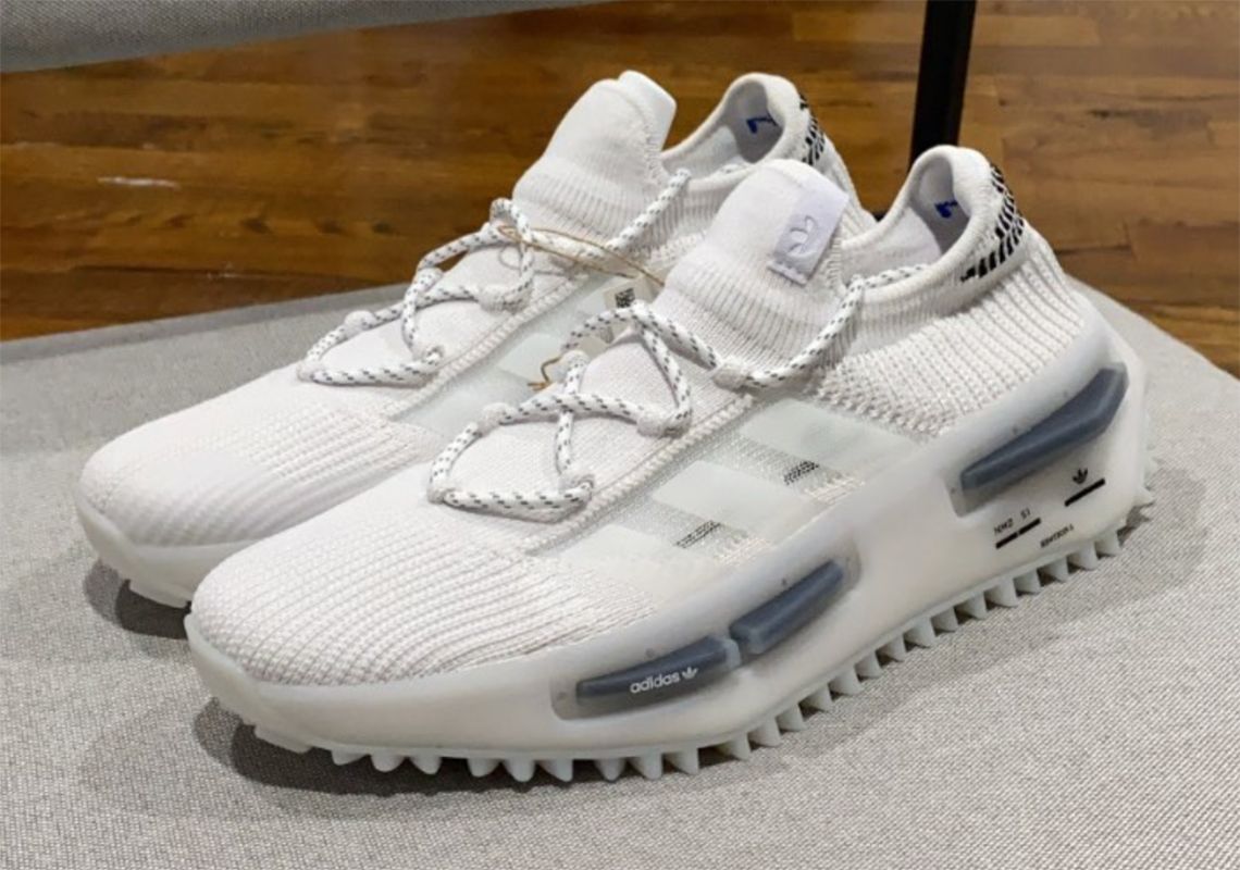 Sneaker News tweet media