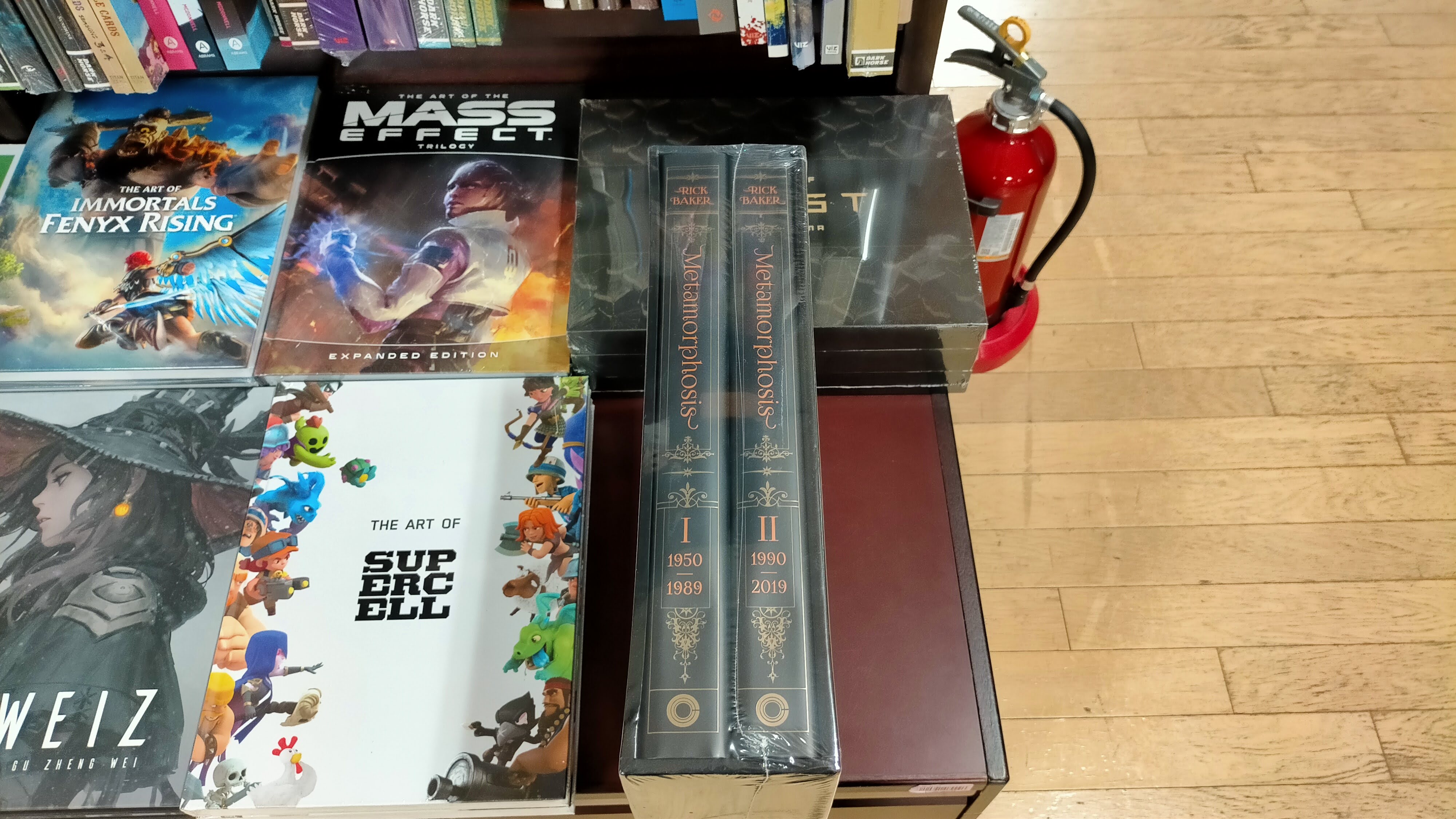 Bookskinokuniyatokyo 洋書専門店 鈍器本ご紹介タイム ハリウッド特殊メイクの巨匠リック ベイカー氏はm ジャクソンのスリラー Men In Blackなど数々の記憶に残る作品を手掛けています 全仕事集 Rick Baker Metamorphosis ２巻セット英語版が１