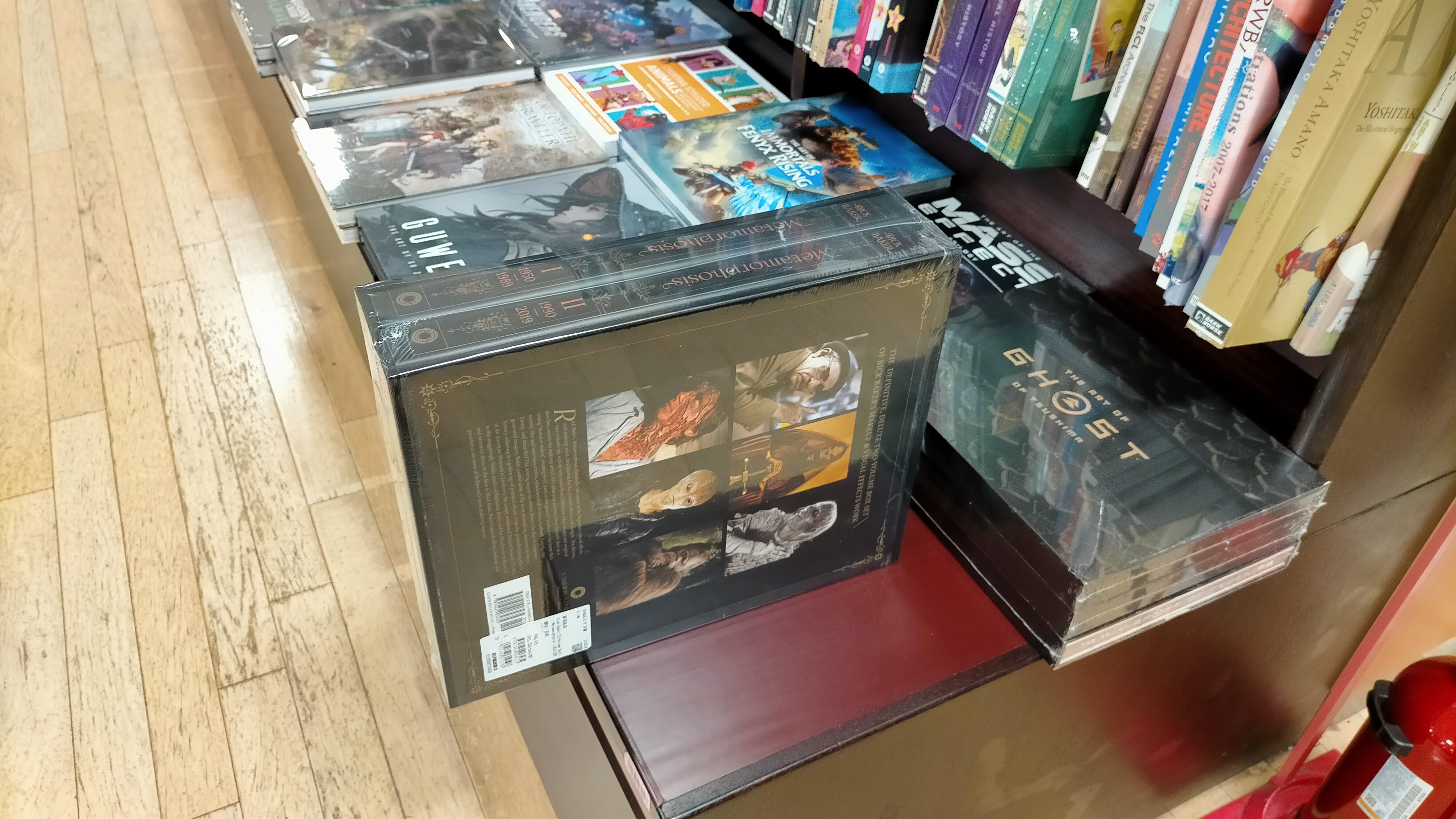 Bookskinokuniyatokyo 洋書専門店 鈍器本ご紹介タイム ハリウッド特殊メイクの巨匠リック ベイカー氏はm ジャクソンのスリラー Men In Blackなど数々の記憶に残る作品を手掛けています 全仕事集 Rick Baker Metamorphosis ２巻セット英語版が１