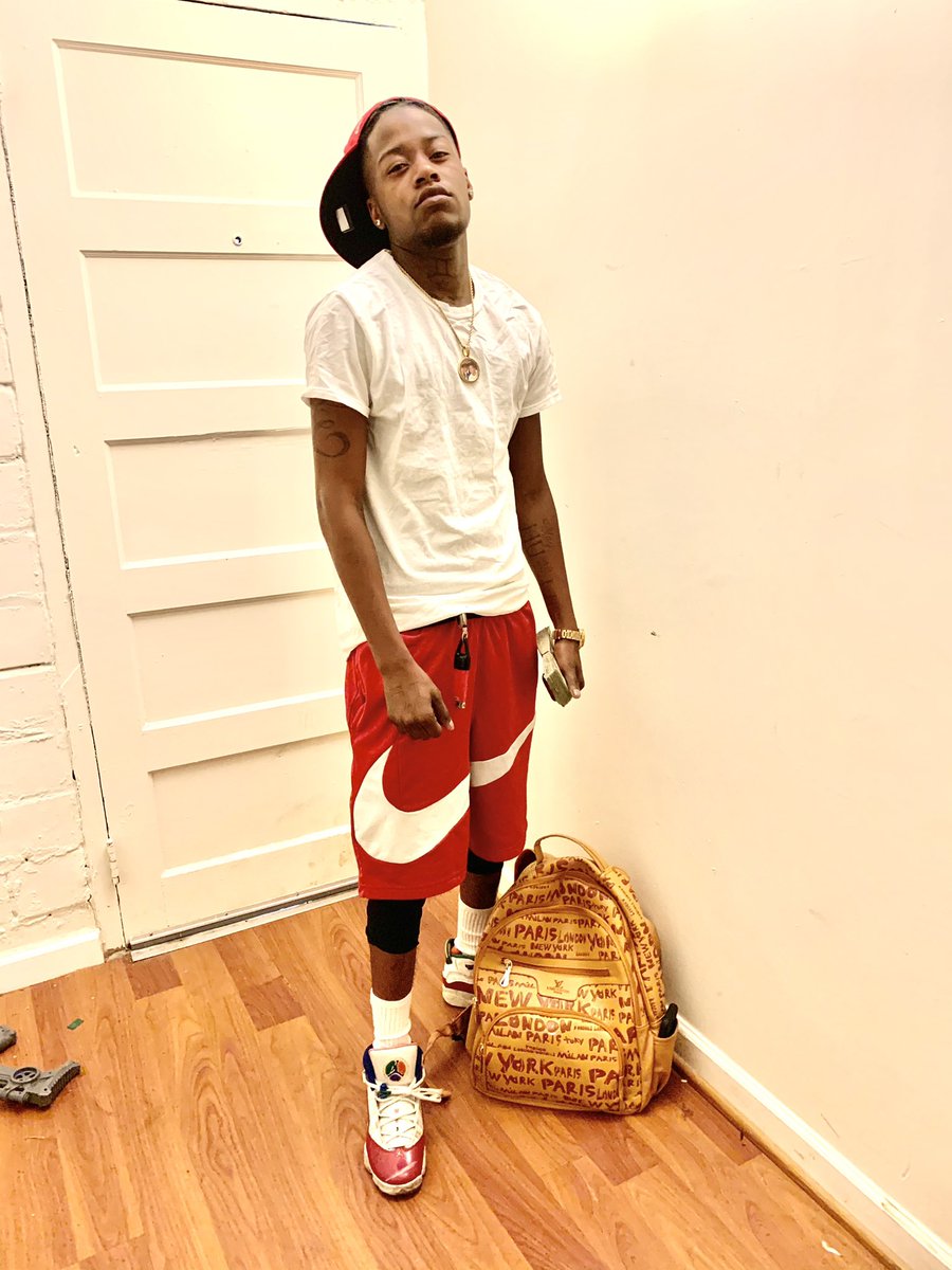 NovaaBaaby's tweet photo. #JordanYear I gotta work so Ian get flashy 😭‼️🔥 https://t.co/41PLUkIvOA