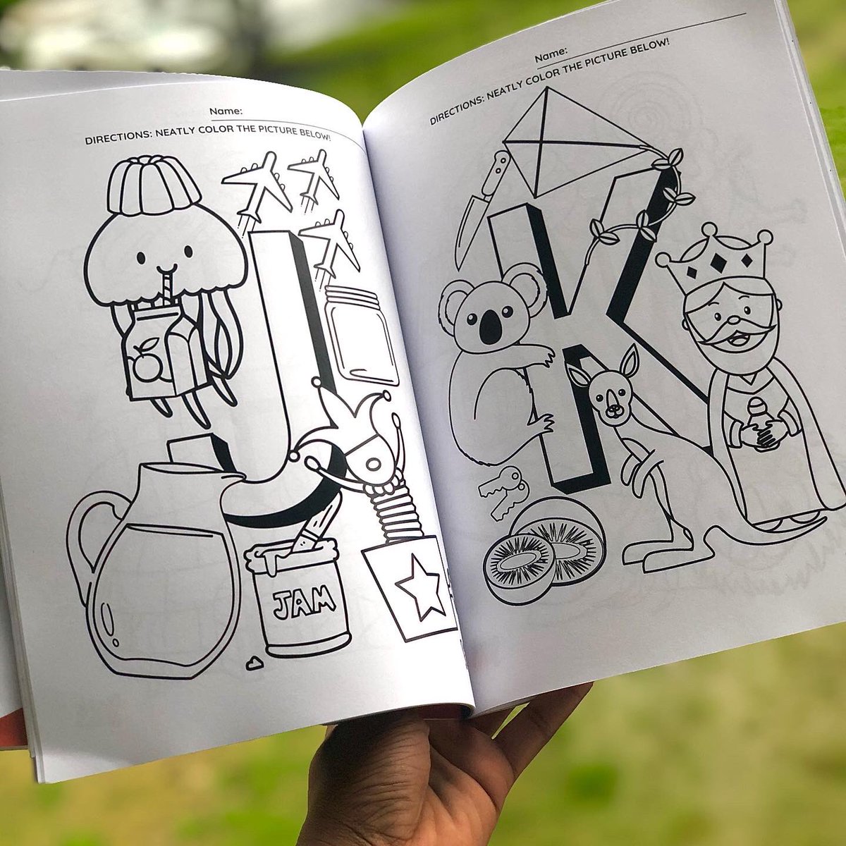 _itssbriannaa_'s tweet photo. Y’all😍All my hard work and time looks and feels so good in my hands. I’m so happy to do what I love and can’t wait to see how this resource impacts students all over!!
A quick retweet goes a long way😭 #linkinbio #blackowned #blackpublished #childrensbook #learn https://t.co/2NeWlKhp9q