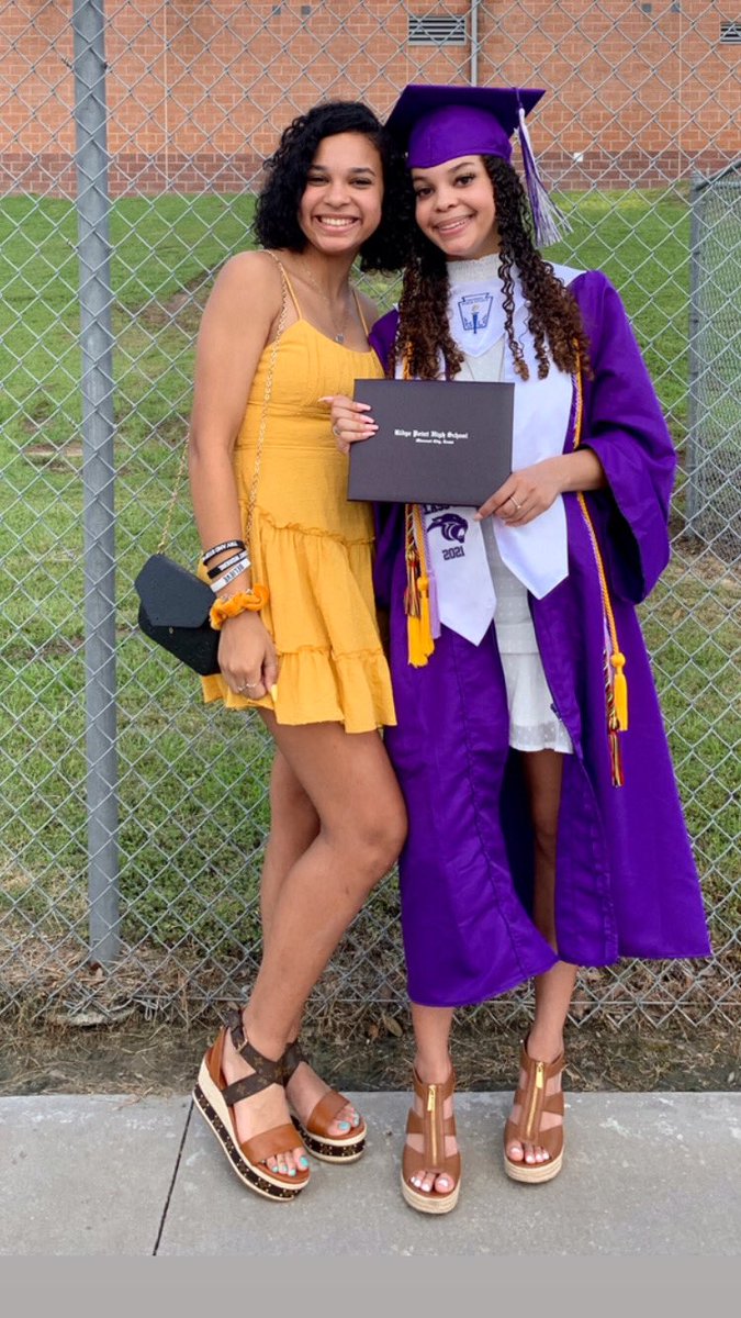WhoMadeTheCake's tweet image. It’s official! Liliane Isabel has graduated! Thank you to @RPHS_Panthers teachers &amp;amp; staff for such a great high school experience. #lsubound
