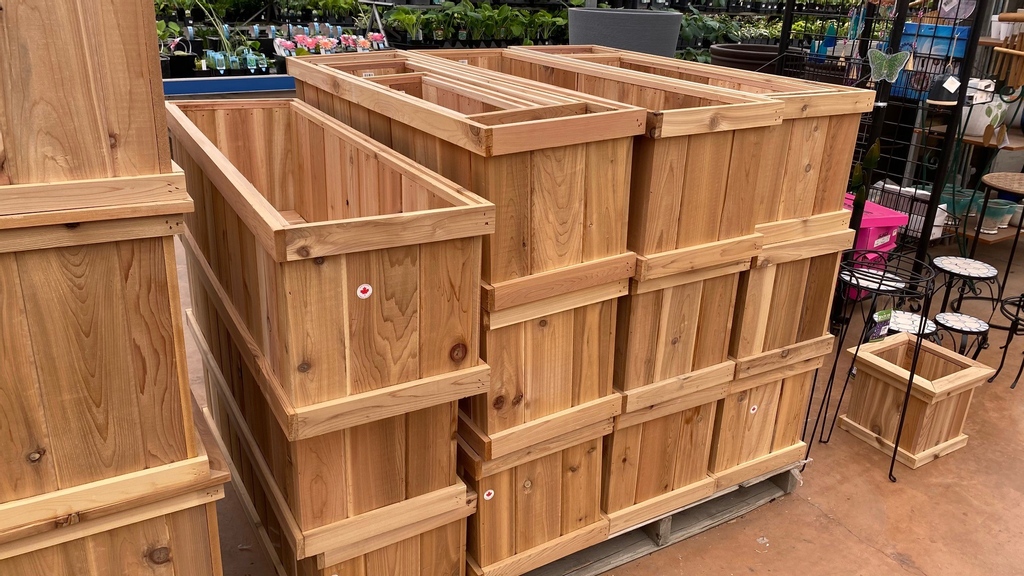 greengategarden's tweet image. Brighten up a corner of your yard with a lovely cedar planter full of colourful annuals! There is still plenty of time to add a planter overflowing with pinks, mauves &amp;amp; blues to your yard to fill up any bare spots. greengate.ca/greengate-onli… #cedarplanter #MadeInCanada #yycgarden