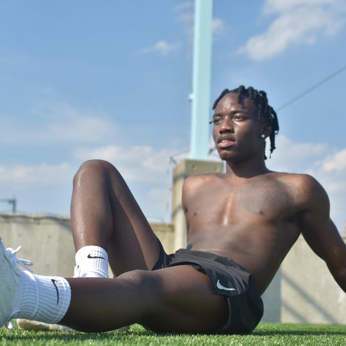 shakeslo's tweet photo. Keep It Simple @Nike https://t.co/M2novoosIk
