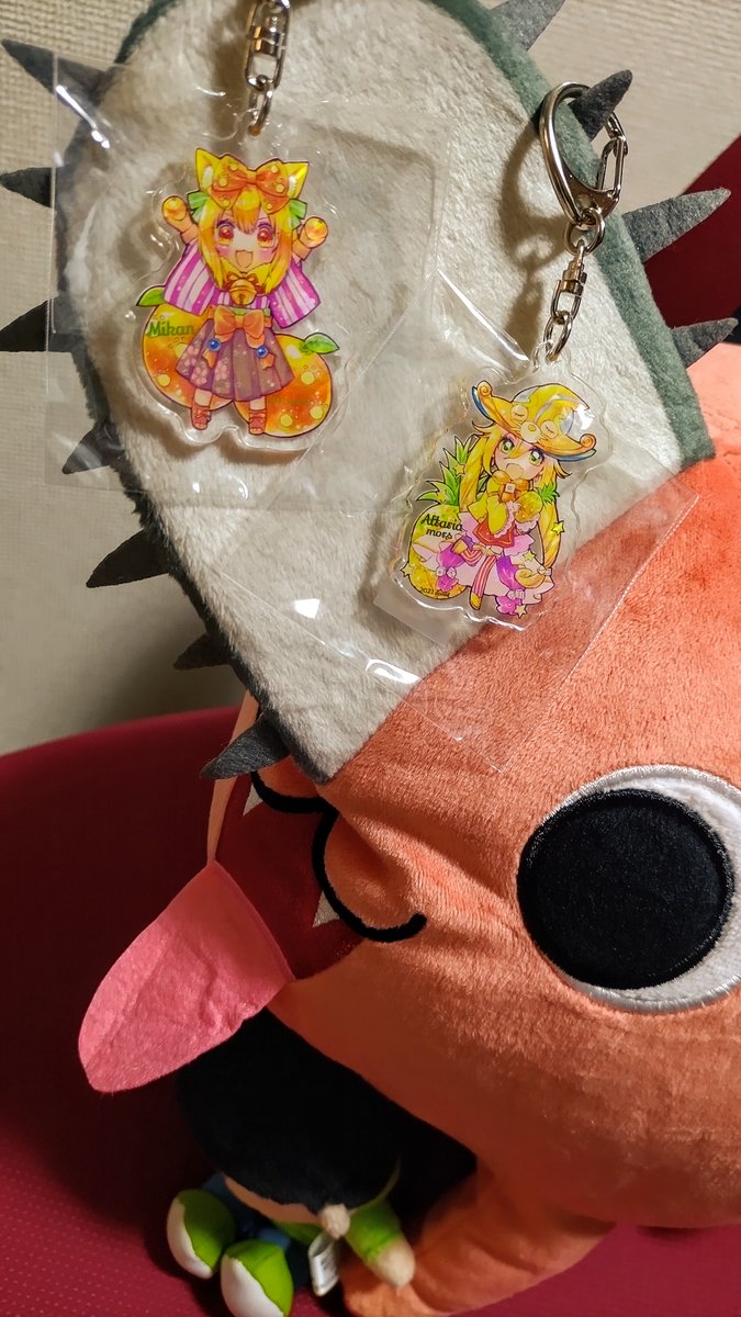 我がエレストの師、どなちゃんのアクキーお迎えしました!
ちっちゃカワイイ!
折角なので光の果実のファンアートも💛
これが三次創作ってやつか～!
 #エレスト創作部 https://t.co/bymBQceQv1 