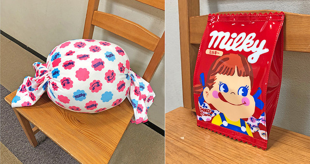 圧巻 不二家のキャンディ ミルキー が ポーチ Amp クッションに ポーチは持ち歩きやすいサイズ感 クッションは肌触りと触感が気持ち良いもちもち素材で 包装紙をそのままデザインに採用した ヴィレヴァンオンラインで販売中