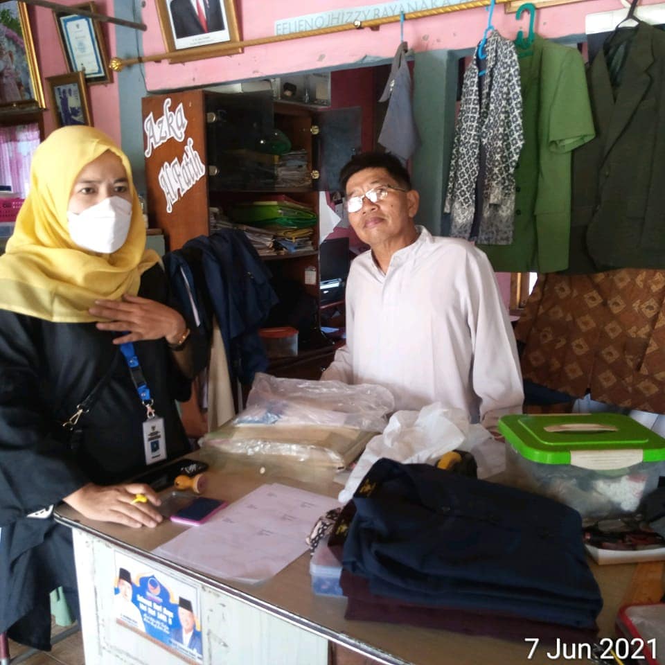 Merty73734082's tweet photo. Melakukan  monitoring dan evaluasi ,pembinaan kepada pengurus Koperasi Lingga Mulia Desa Lingga Kecamatan Lawang Kidul
#penyuluhkoperasi
#ppklkemenkop
#ppklsumsel
#ppklmuaraenim
#koperasikeren
#lawancovid19
#janganlupapakaimasker
#janganlupajagajarak
#janganlupacucitangan https://t.co/Bq4XiBAQeN