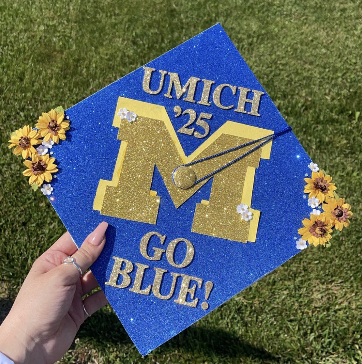 giannaschaeff's tweet photo. 🎓💙💛 @NazHSPrincipal https://t.co/eWSMAZV3by