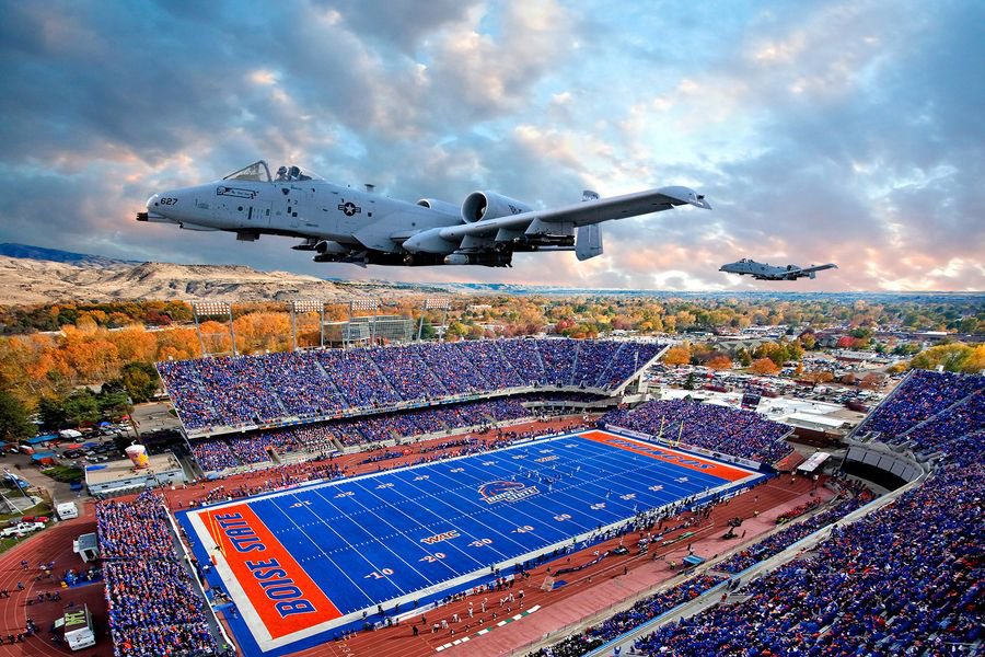 BBurnett_1's tweet photo. Super Excited to be joining Boise State University with a focus on Football Recruiting and Olympic Sports! #BleedBlue Go Broncos! https://t.co/Kk4hYqXJAJ