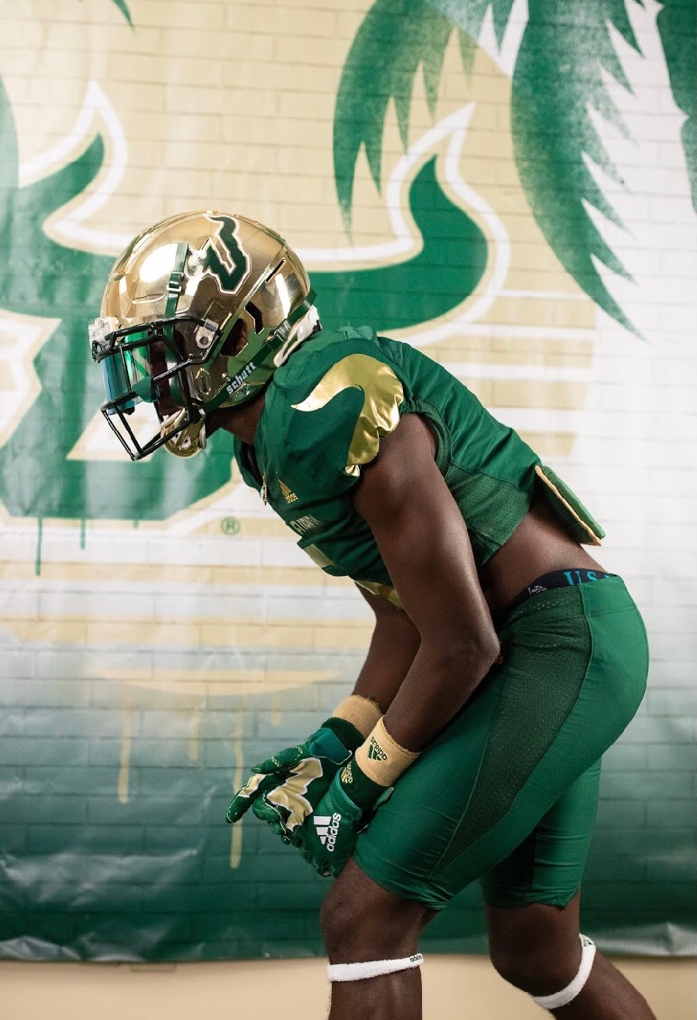 1robertstafford's tweet photo. Blessed and honored to receive an offer from the University of South Florida 🐂
@SWiltfong247 @rivalsmike @adamgorney  @eaugalliehc @jblack_eg @CoachCamAiken @CoachMiller53  @QNHall_Uno_JTG @JonSantucci #bEGreat #EGscholarshipfactory https://t.co/WmlXCy00e8