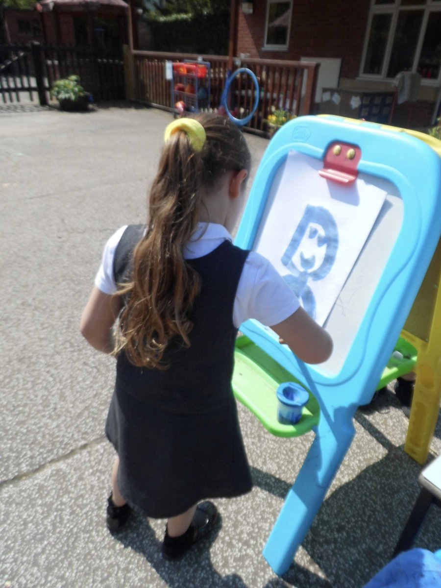 OakClassR's tweet photo. We have been enjoying the sunny weather in our outdoor area- a perfect way to begin our topic on ‘Summer’.☀️ https://t.co/rijRU4BBjO