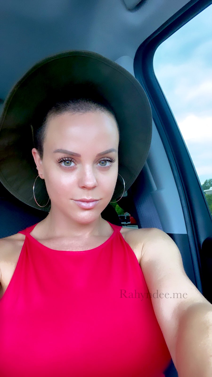 Rahyndee James on Twitter: "Pick one... titty fk or Bj? 😈😏 .. trying to