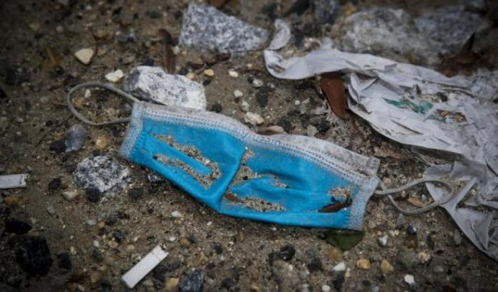 laci_bacsi's tweet photo. Jelenleg 1,56 milliárd maszk került az óceánokba. A Covid 19 járvány környezeti katasztrófává válhat a felhasznált maszkok miatt.
OceansAsia jelentéséből.... https://t.co/hzmbPTL6sf