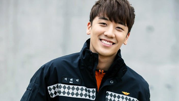 ForPhoenixVI's tweet photo. When I see Seungri smile, I immediately start to smile too. He always cheers me up. I really miss his smile https://t.co/AjF9PKzxju