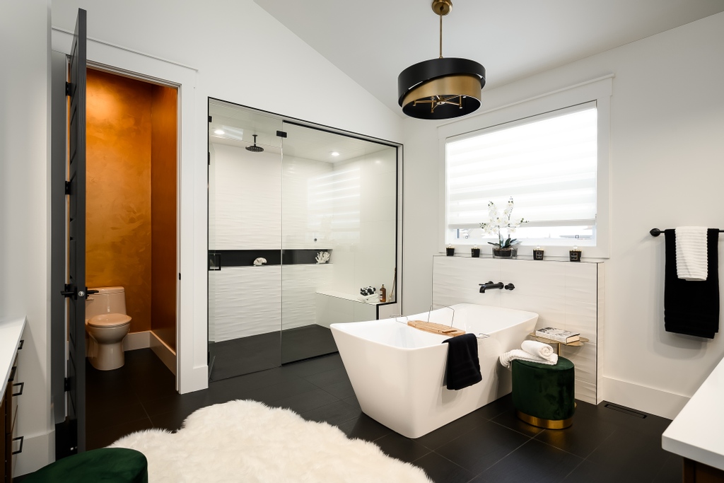alvescustom's tweet photo. Luxury downtime awaits in the primary ensuite.
Whether it is the walk-in shower or soaker tub. Your time here will offer relaxation and self-care.
#CustomBuilt #FamilyBuilt #AlvesBuilt #stalbert #edmonton #t8n #yeg https://t.co/nn3Fff1sLg