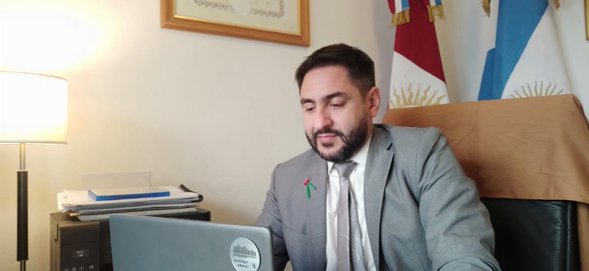 MatiChamo's tweet photo. 👉 En la sesión de hoy se autorizó a gestionar la adquisición de vacunas destinadas a generar inmunidad adquirida contra el Covid-19 por parte del @gobdecordoba.

@LegisladoresHpC 
@pscordoba ✊🌹

#LegislaturaCba2021 https://t.co/ZhtancQ4Bv