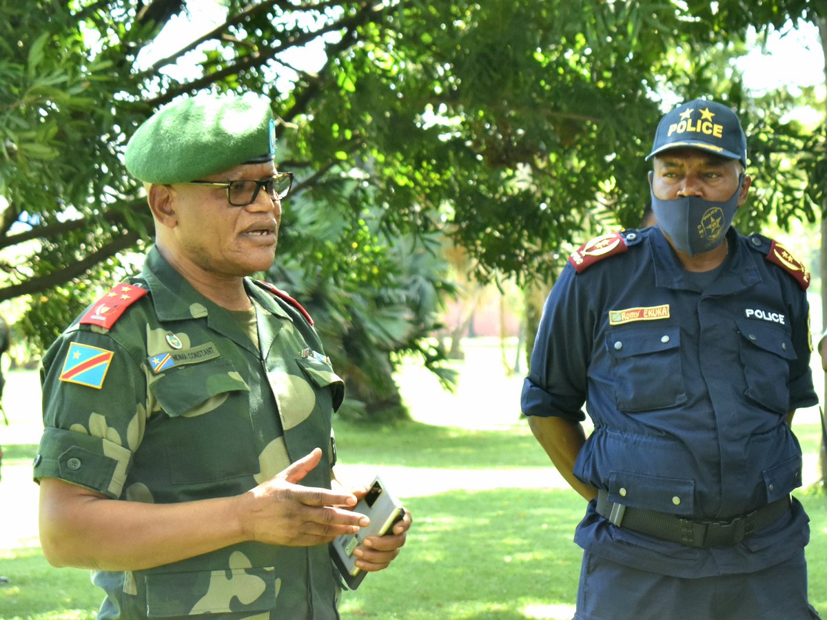 ZacheMATHINA6's tweet photo. #Nord-Kivu: état de siège, mise en place à Goma, du cabinet militaire opérationnel du Gouv Mil. Le LtGén NDIMA CONSTANT, en sa qualité du Commndant des ops ds sa province, a eu une causerie morale avec les membres de ce cabinet, essentiellemnt des offciers supérieurs venu de Kin https://t.co/KawUDZZcUQ