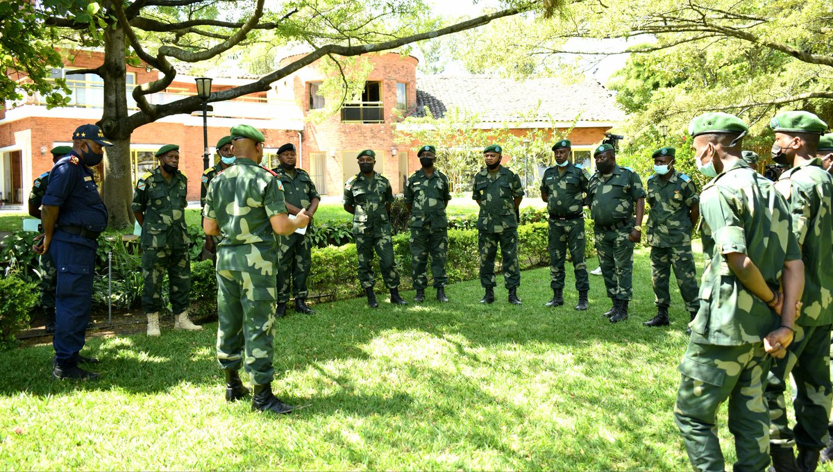 ZacheMATHINA6's tweet photo. #Nord-Kivu: état de siège, mise en place à Goma, du cabinet militaire opérationnel du Gouv Mil. Le LtGén NDIMA CONSTANT, en sa qualité du Commndant des ops ds sa province, a eu une causerie morale avec les membres de ce cabinet, essentiellemnt des offciers supérieurs venu de Kin https://t.co/KawUDZZcUQ