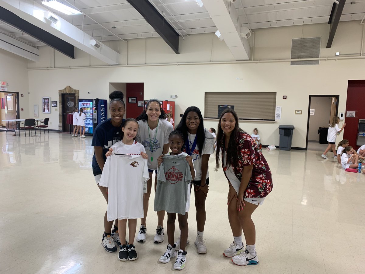 HebronGBB's tweet photo. Twin Day was a success and we were able to learn from @hcaathletic 2021 grad @fisher4224 the last 2 days. Malia is a state champ in @HCAVolleyball &amp; basketball so don’t let anyone say you can’t be a successful multi-sport athlete. Good luck @RiceWBB Malia!

#multisportathlete https://t.co/an0n4XfLfD