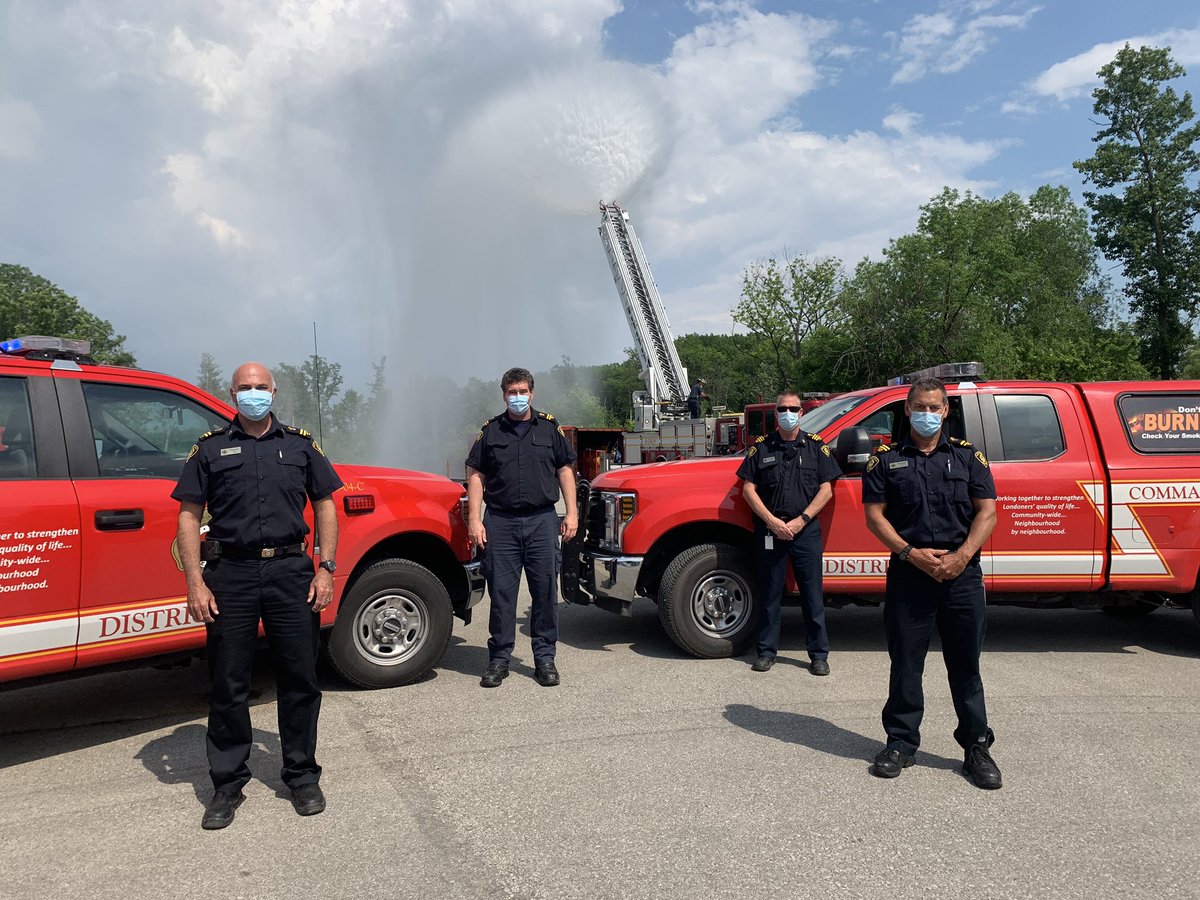 LdnOntFire's tweet photo. After nearly 31 years of dedicated public service to @CityofLdnOnt #LFDOnt - District Chief Fred Radley is working his final shift today. Congratulations, Chief and thank you for your service! We wish you all the best in your retirement. 🙌 🚒 🇨🇦#YouWillBeMissed #Family #LdnOnt https://t.co/aOCSFe4vXz