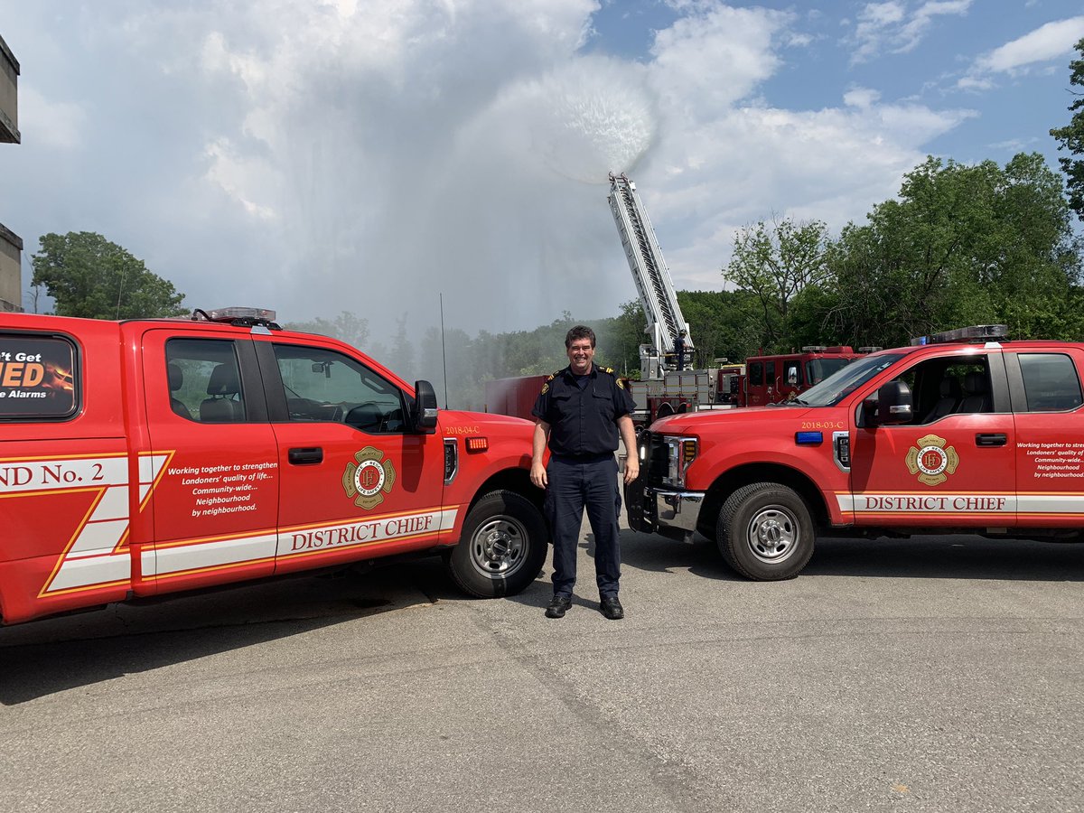LdnOntFire's tweet photo. After nearly 31 years of dedicated public service to @CityofLdnOnt #LFDOnt - District Chief Fred Radley is working his final shift today. Congratulations, Chief and thank you for your service! We wish you all the best in your retirement. 🙌 🚒 🇨🇦#YouWillBeMissed #Family #LdnOnt https://t.co/aOCSFe4vXz