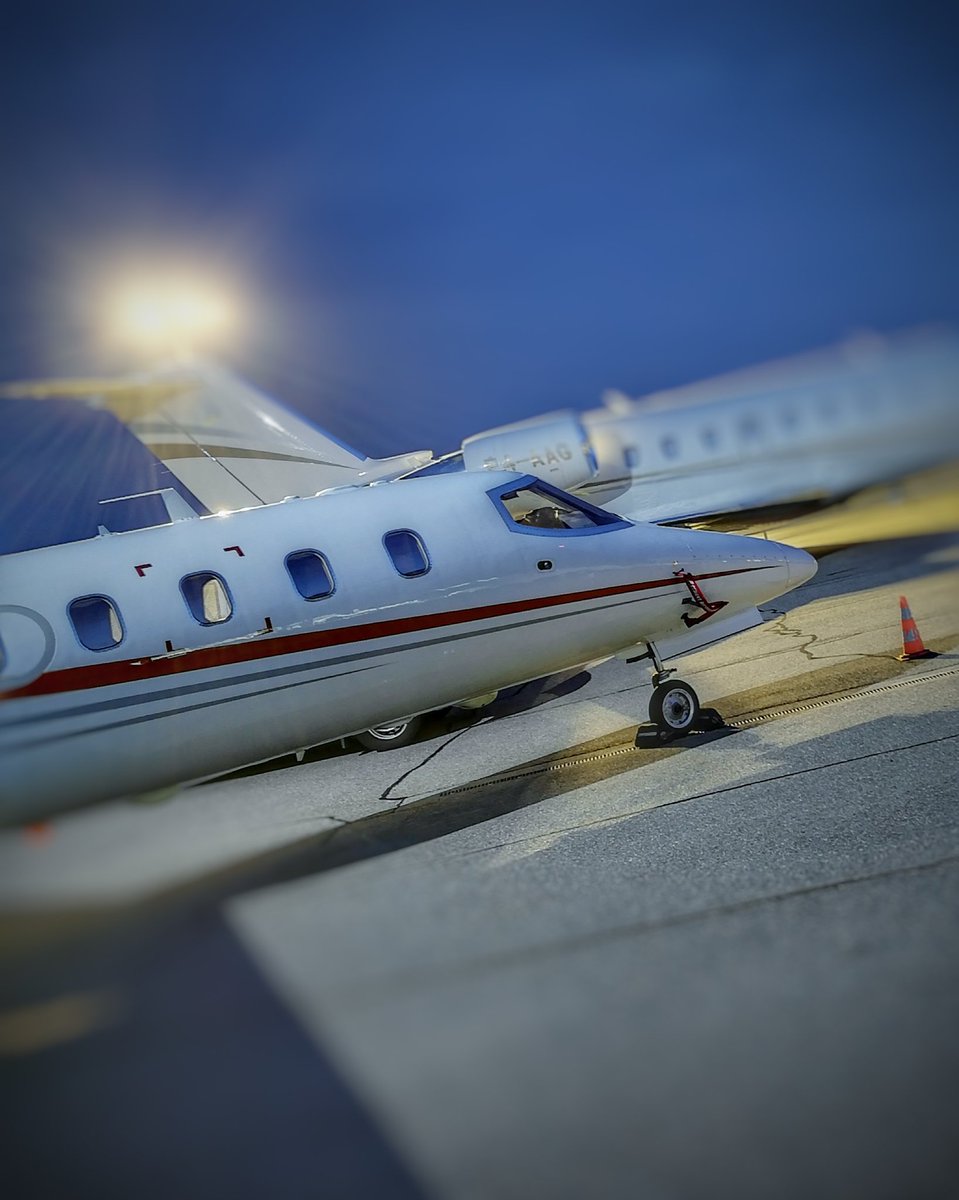BrunoLauper's tweet photo. Zurich Airport 09.06.2021
•
•
#tiltshift #tiltshiftclub #learjet #nightspotting #nighttime #privatejet #corporatejets #businessjet #aviation #zrh #zurichairport #planespotting https://t.co/kmEQLhfmJ2