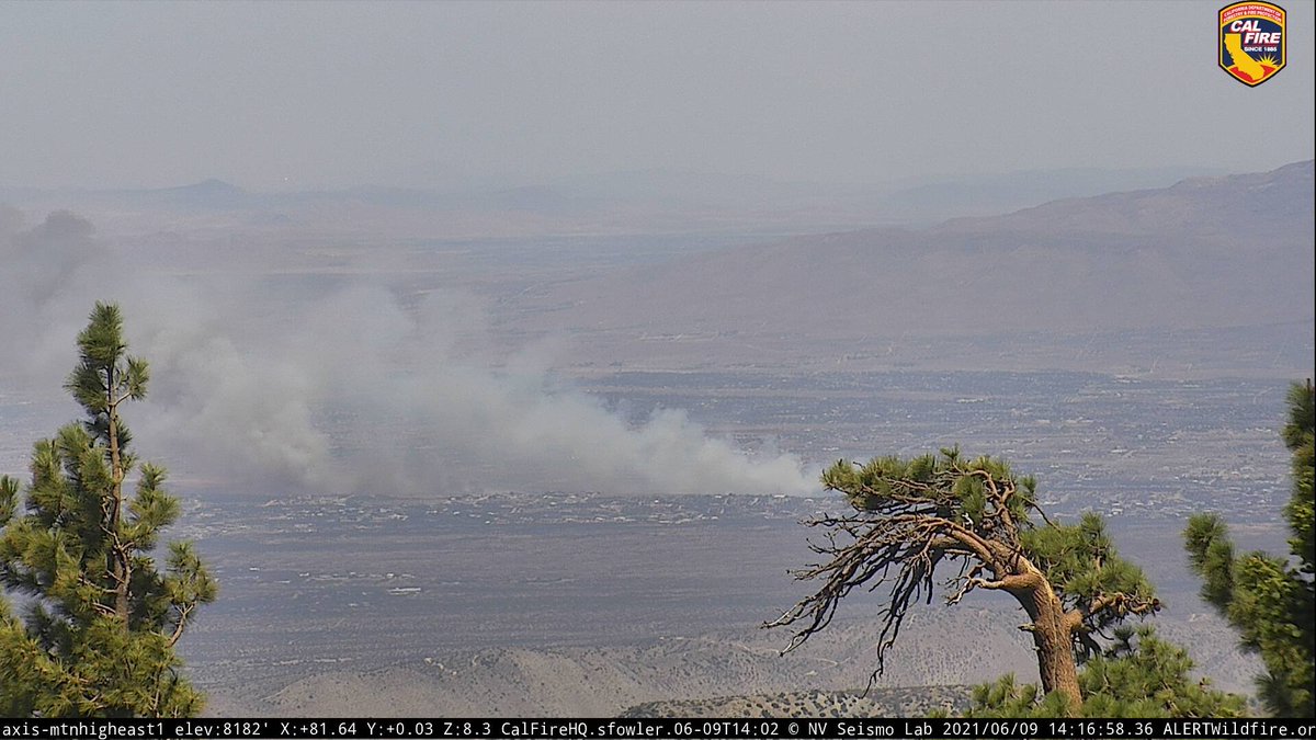 atoonist's tweet photo. #FarmFire - Current conditions at brush-fire incident (approx.). From 037SE weather station. Winds S 18 mph, gusts at 25-30 mph. Temp 71°F. RH%: 31. Dewpoint: 39°F. Visibility is at 23.1 sm (square miles). #Hesperia #FarmIC https://t.co/ebU0AqA1EC