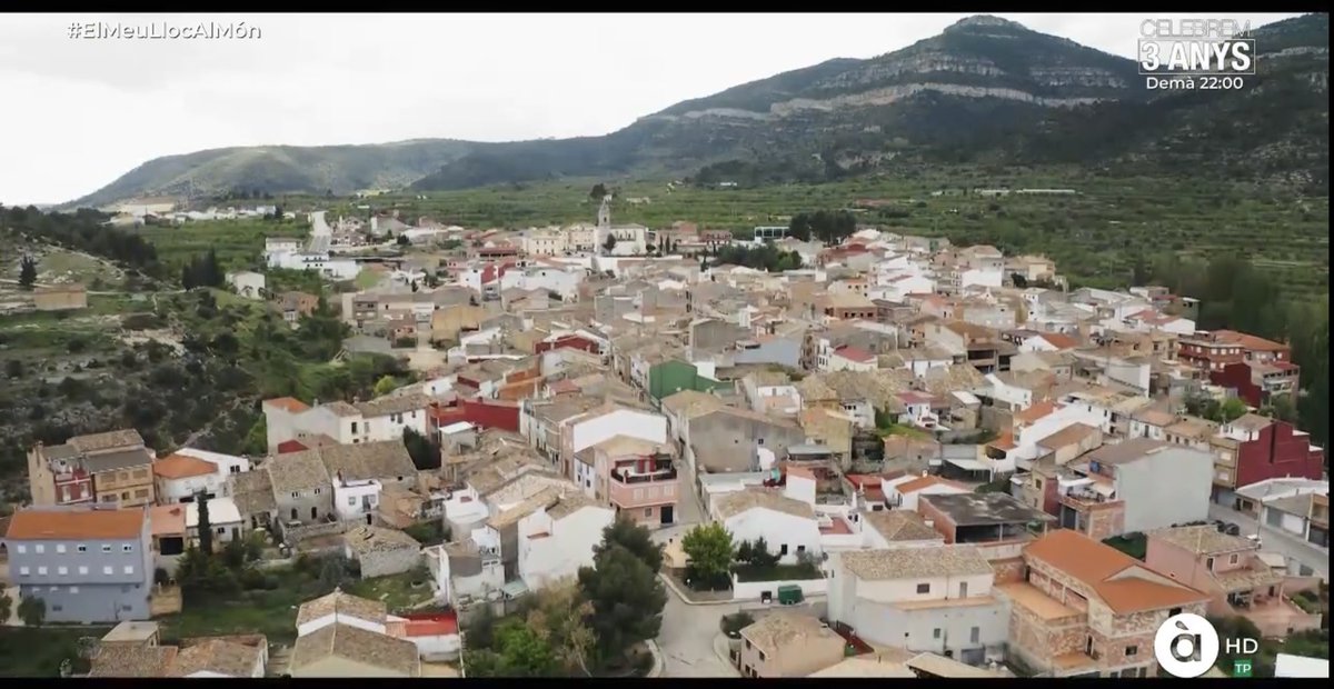 Chera's tweet photo. Este de #ElMeuLlocAlMon ha sido un programón que ha mostrado una pequeña parte de todo el mundo que tiene #Chera por descubrir. Gracias @apunt_media, @ElMeuLlocAPunt y @DavidCasinos por habernos elegido. 

🖥¿Te lo has perdido? Ya lo puedes ver ➡️ https://t.co/udZg1WsFXv https://t.co/SbEhaTs0yO