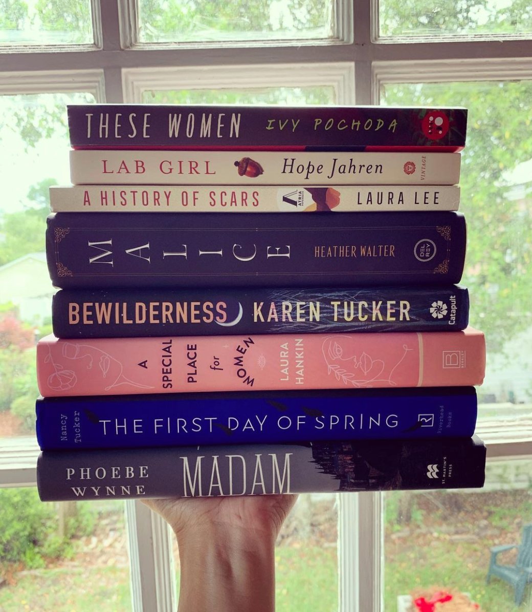 Good thing I decided to get my TBR under control 😭😭😭. These are my new additions but honestly I couldn’t be happier with them! #papercutstacks
