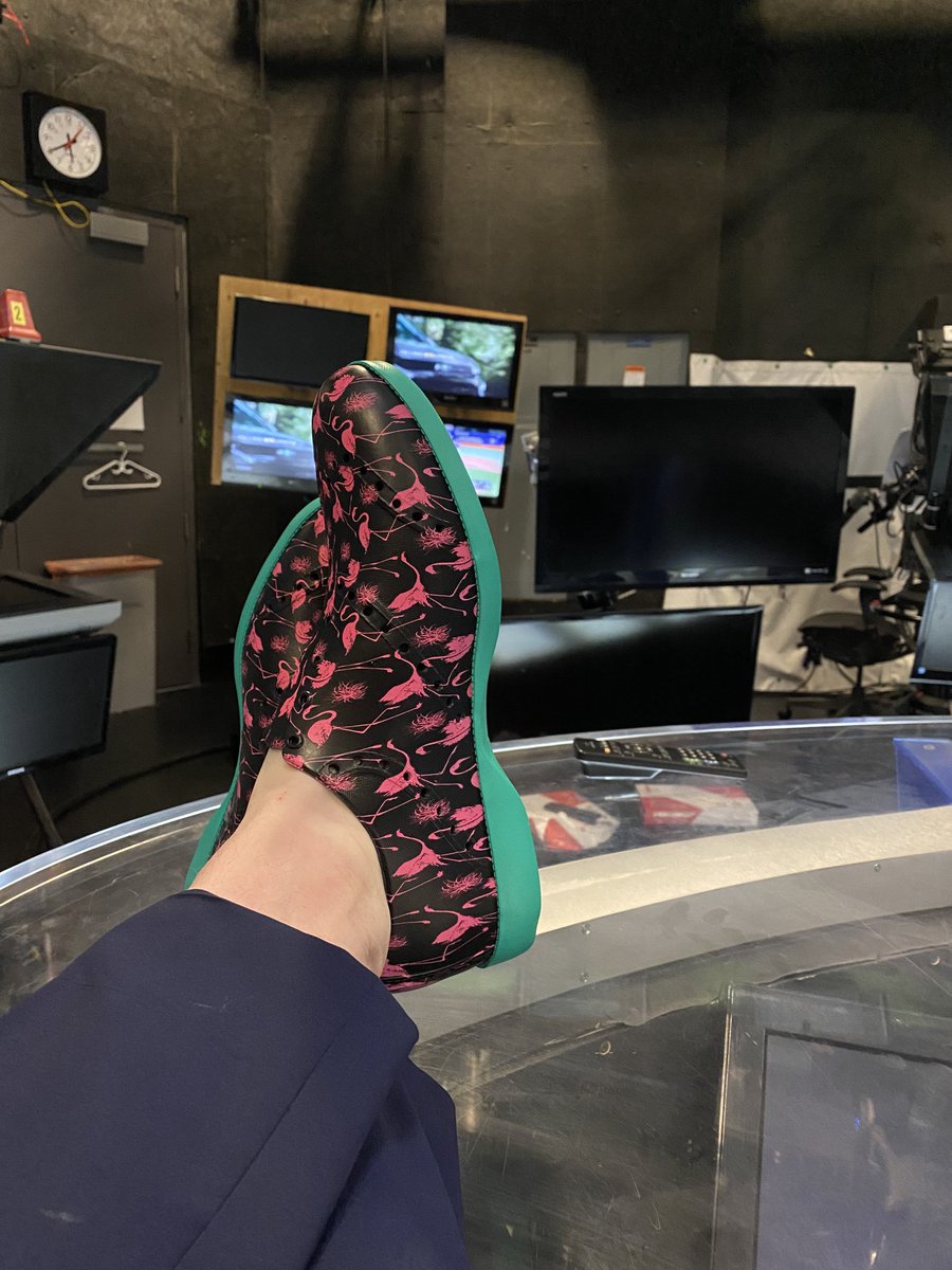 SNKenReid's tweet photo. Almost time to walk over to the ⁦@timandfriends⁩ studio. https://t.co/d86OAKv7Jk