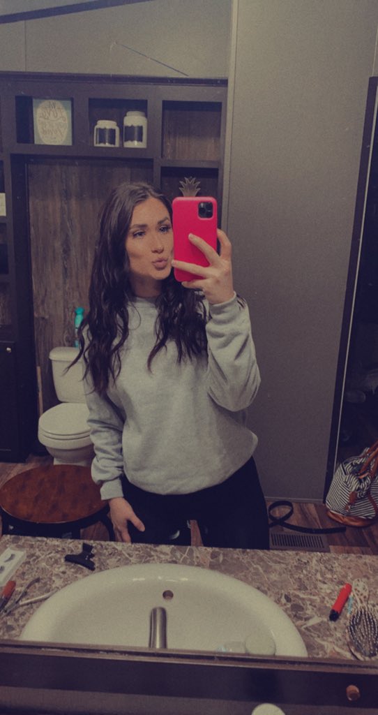 meganjobe01's tweet photo. i hope your happy, but don’t be happier 🖤 https://t.co/hElZ5qFhpv
