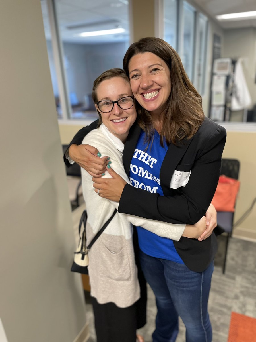 LakelandEMRes's tweet photo. Great to have @ProMammaDoc back today. Gave a run down on the #48thstate #scorpions #rattlesnakes and the #devilplant. All things she was real prepared for training in the #mitten #alumni #emergencymedicine https://t.co/h0ESR3G9KZ