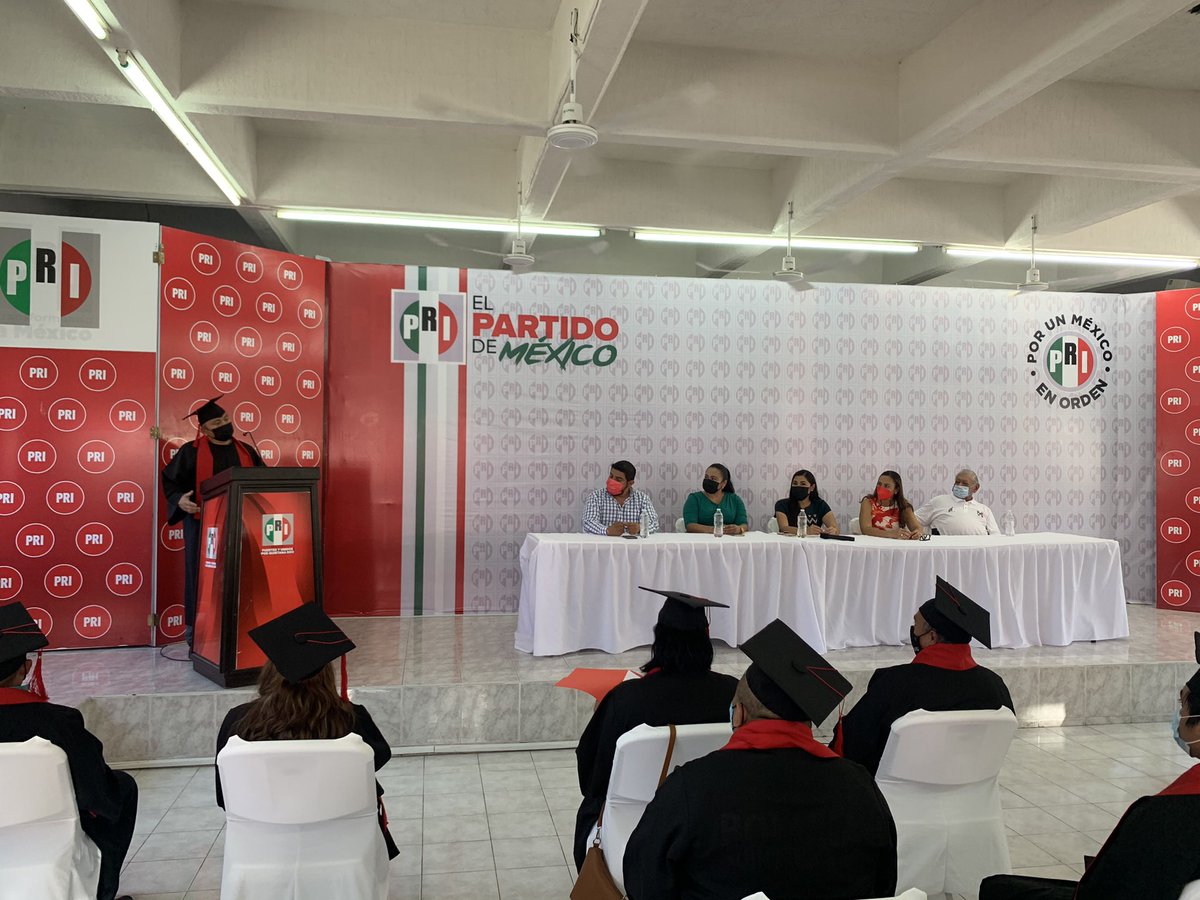 cnopqroo's tweet photo. Mucho éxito a l@s alumn@s egresado a d la 2da Generación de Prepa Popular en Q.Roo; “La Educación es el arma más poderosa que puedes tener para cambiar el mundo” Nelson Mandela. @CNOPNacional @CristinaRuiz_S @CandyAyuso @PRIQRooOficial @caroviggiano @alitomorenoc https://t.co/1bbo9IQmMA