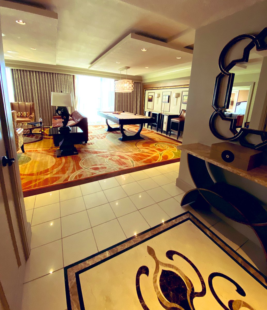 liveeventslisa's tweet image. Thank you @PNGamingInc @LAubergeLC. I’ve never had a pool table in my hotel room before.  @BarstoolClassic tomorrow from contraband bayou golf club. Stop 14 💪🏼