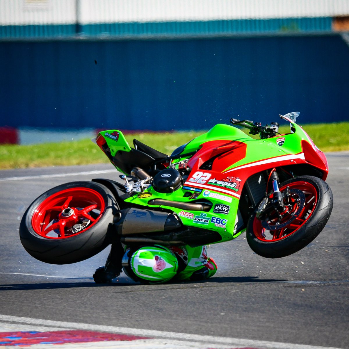 JenHolme77's tweet photo. Full send for Matt at the final BSB test yesterday at Donington 😱😬🏍💨💥 Only 3 weeks to get himself fixed up and the bike rebuilt and ready to race ... wish us luck 😂🙈😱 #dragonracing #oops @OfficialBSB @DucatiUKRacing  @DucatiUKRacing https://t.co/1LrRrqzjwu