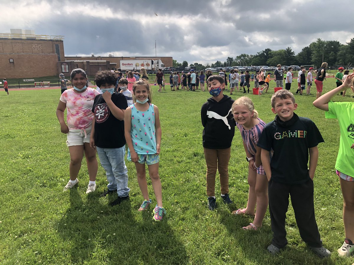 MissMaddenGr4's tweet photo. 4th grade celebration day was a blast! https://t.co/B6SAoNArkj