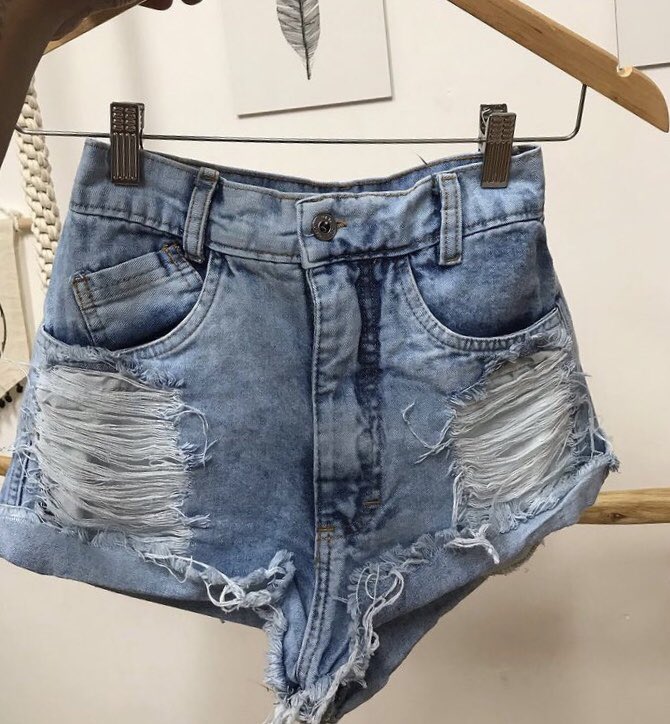 layvalladares__'s tweet photo. eii, gente estou encomendando uns shorts quem tiver interesse me chama na dm 🥺 ajude a minha lojinha deixando seu like e seu rt por favooooor ): e tem mais modelos qm quiser https://t.co/rA3Jo2ReEK