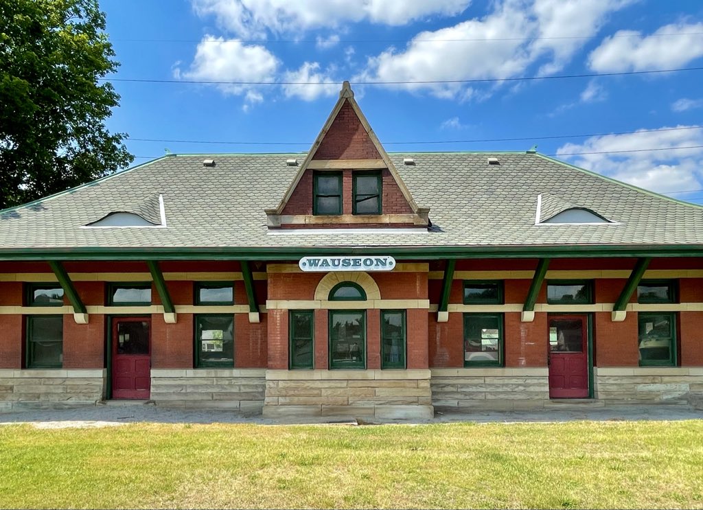 JoshLipnik's tweet photo. L.S. &amp; M.S. Railroad Depot (1896)
Wauseon, OH

Served by the Lake Shore &amp; Michigan Southern Railroad until passenger service to Wauseon ended in 1957 and home to the local historical society since 1975. https://t.co/9Zyef1f518