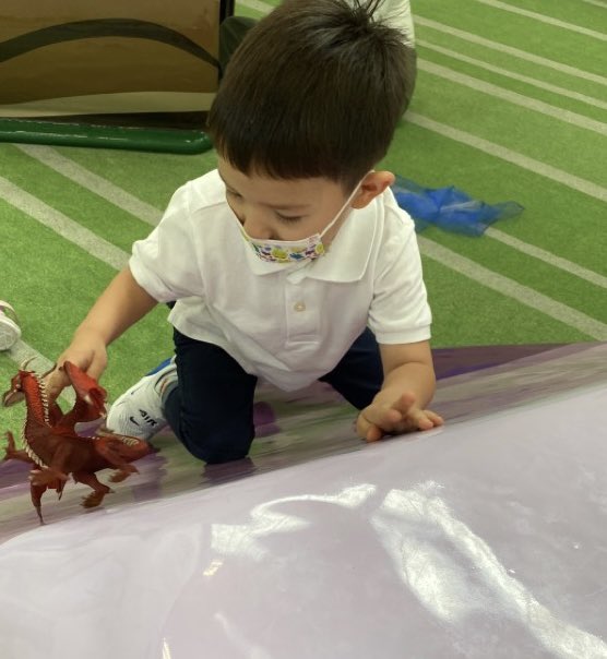 prenurserybisc's tweet image. Sometimes the coolest moment of the day is spent climbing up a hill with your favorite dragon. 🐉 #bisclp #NAE #nordangliaeducation #earlychildhooded #fabulousfawns #imagination